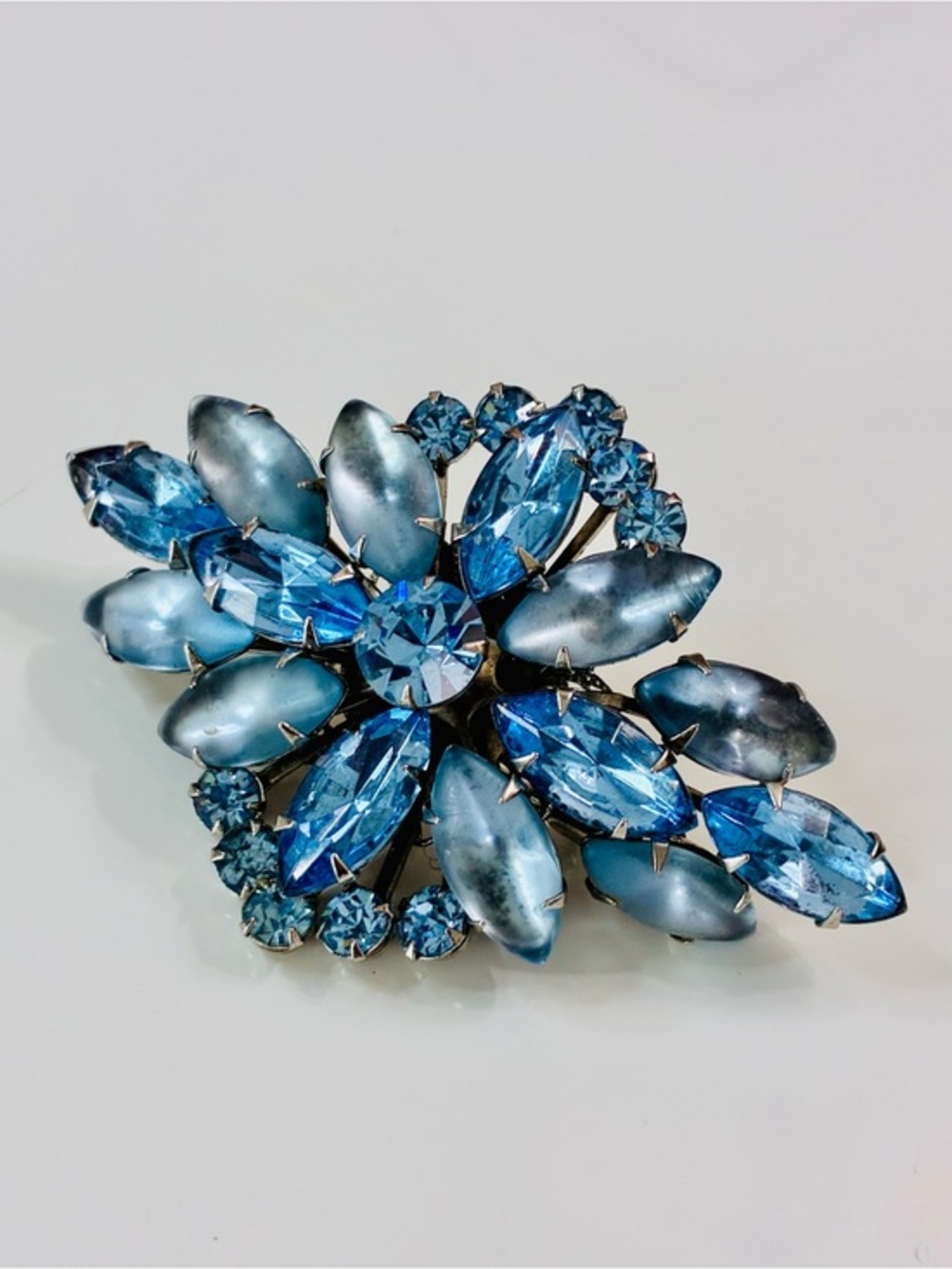 VTG Sophisticated Sky Blue Crystal Statement Brooch - Women Jewelry EUC